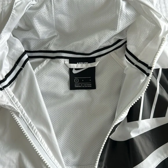 Nike Windbreaker - Picture 3 of 3